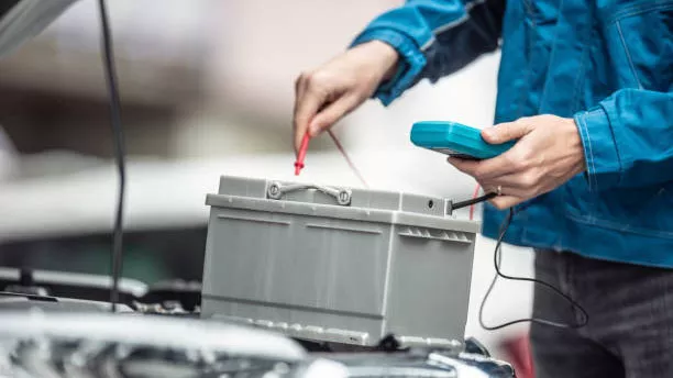 تعویض باتری ماشین در منزل