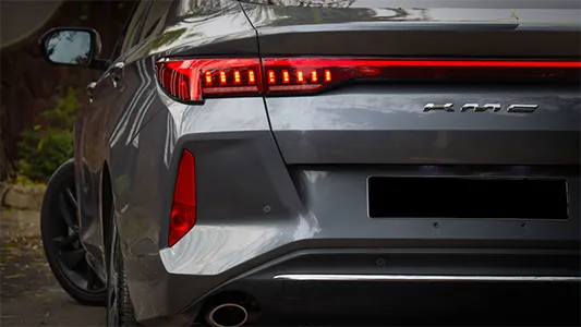 عکسی از نمای پشت kmc j7